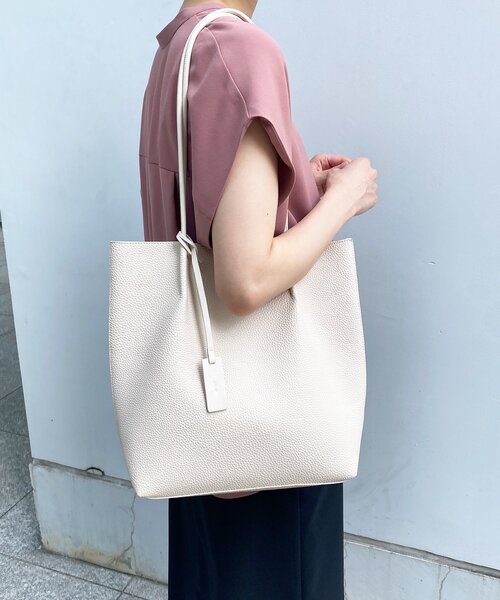 OPAQUE.CLIP（オペークドットクリップ）の「◆軽量シュリンクA4トートバッグ（トートバッグ・レディース・ブラック/グレー/オフホワイト/サンドベージュ・00）」の10枚目の写真