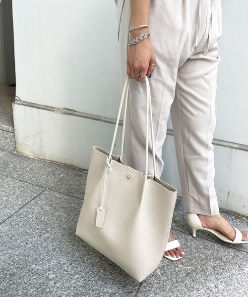 OPAQUE.CLIP（オペークドットクリップ）の「◆軽量シュリンクA4トートバッグ（トートバッグ・レディース・ブラック/グレー/オフホワイト/サンドベージュ・00）」の16枚目の写真