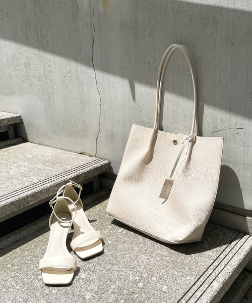 OPAQUE.CLIP（オペークドットクリップ）の「◆軽量シュリンクA4トートバッグ（トートバッグ・レディース・ブラック/グレー/オフホワイト/サンドベージュ・00）」の2枚目の写真