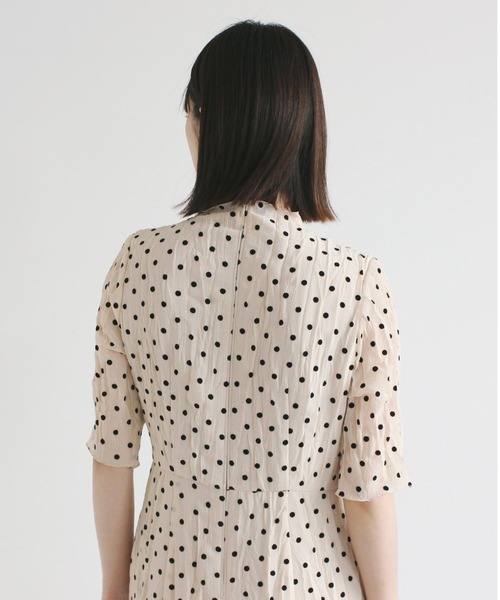 kaene フロッキードットドレス　グレー kaene（カエン）の「フロッキードットドレス（ドレス）」 - WEAR