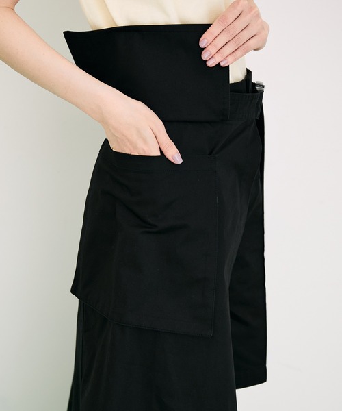 ADAM ET ROPE'（アダムエロペ）の「エプロンコンビハーフパンツ（その他パンツ・レディース・ブラック/ベージュ・38/36）」の3枚目の写真