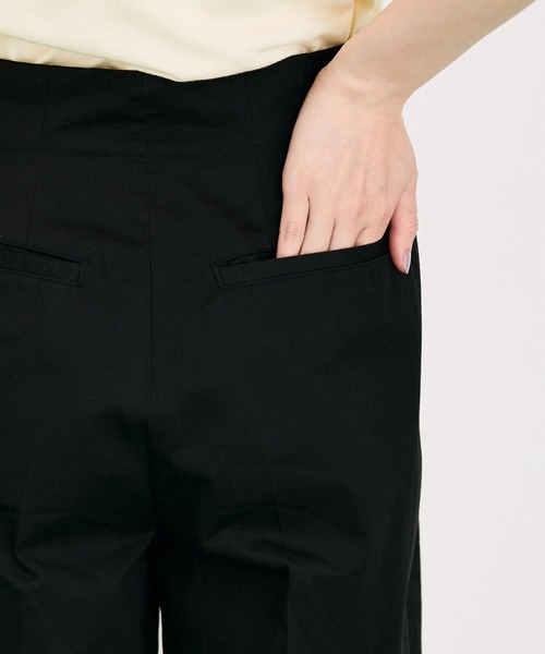 ADAM ET ROPE'（アダムエロペ）の「エプロンコンビハーフパンツ（その他パンツ・レディース・ブラック/ベージュ・38/36）」の6枚目の写真