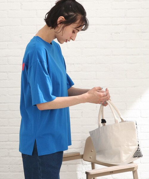 Cutie Blonde(キューティーブロンド)の「◆【S-L】バックロゴフットボールTシャツ(Tシャツ/カットソー・レディース・ブラック/オフホワイト/ブルー/レッド系1・01/02/03)」の22枚目の写真