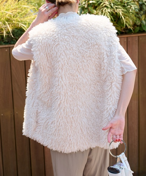 COLONY 2139（コロニートゥーワンスリーナイン）の「シープボアベスト