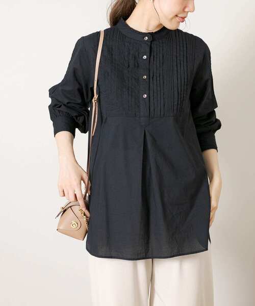 URBAN RESEARCH Sonny Label(アーバンリサーチサニーレーベル)の「スタンドフリルカラーコットンタックドレスシャツ(シャツ/ブラウス・レディース・ブラック/オフホワイト/ブルー系その他・FREE)」の3枚目の写真