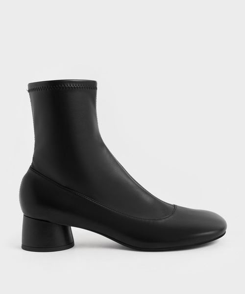 CHARLES & KEITH(チャールズ & キース)の「【販売終了】テクスチャー ステッチトリムアンクルブーツ(ブーツ・レディース・ブラック/オリーブ/サンドベージュ/オフホワイト・23cm/24.5cm/25cm/23.5cm/22.5cm/25.5cm)」の20枚目の写真