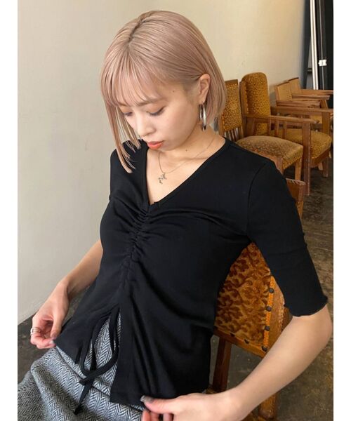 EMODA(エモダ)の「2WAYストラップヘムスリットトップ(Tシャツ/カットソー・レディース・ブラック/グレー/ブルー/ホワイト・FREE)」の3枚目の写真