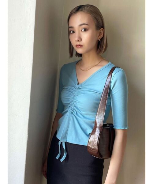 EMODA(エモダ)の「2WAYストラップヘムスリットトップ(Tシャツ/カットソー・レディース・ブラック/グレー/ブルー/ホワイト・FREE)」の5枚目の写真