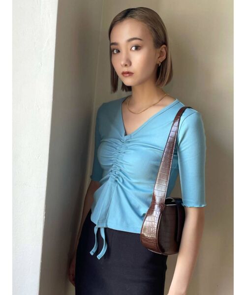 EMODA(エモダ)の「2WAYストラップヘムスリットトップ(Tシャツ/カットソー・レディース・ブラック/グレー/ブルー/ホワイト・FREE)」の8枚目の写真