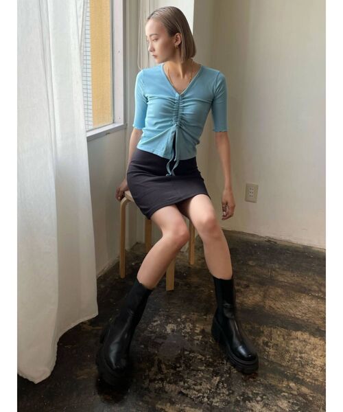 EMODA(エモダ)の「2WAYストラップヘムスリットトップ(Tシャツ/カットソー・レディース・ブラック/グレー/ブルー/ホワイト・FREE)」の9枚目の写真