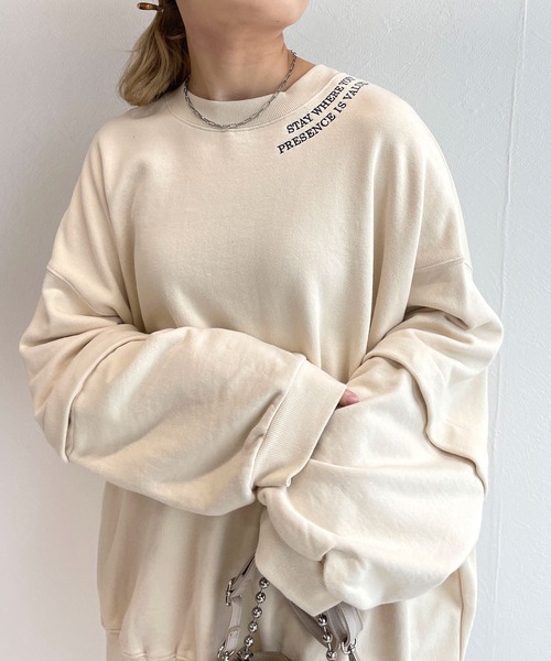 w closet（ダブルクローゼット）の「【2WAY】刺繍ロゴプルオーバー