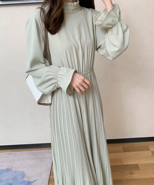 ABITOKYO(アビトーキョー)の「プチハイネックプリーツ切替ワンピース(ワンピース・レディース・グリーン/ベージュ/ブラック・FREE)」の6枚目の写真
