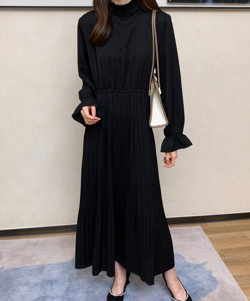 ABITOKYO(アビトーキョー)の「プチハイネックプリーツ切替ワンピース(ワンピース・レディース・グリーン/ベージュ/ブラック・FREE)」の5枚目の写真