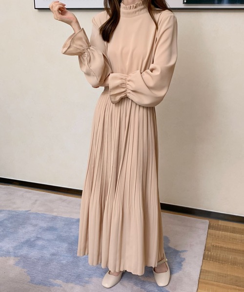 ABITOKYO(アビトーキョー)の「プチハイネックプリーツ切替ワンピース(ワンピース・レディース・グリーン/ベージュ/ブラック・FREE)」の11枚目の写真