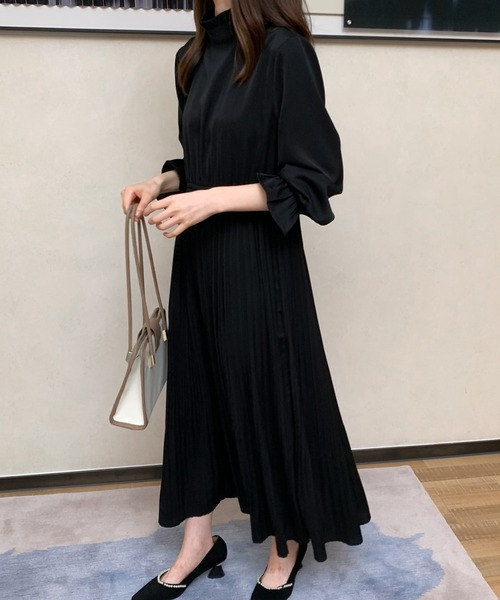ABITOKYO(アビトーキョー)の「プチハイネックプリーツ切替ワンピース(ワンピース・レディース・グリーン/ベージュ/ブラック・FREE)」の10枚目の写真