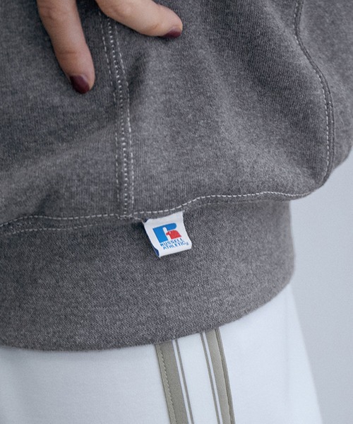 RUSSELL(ラッセル)の「【RUSSELL for ADAM ET ROPE'】別注 Fleece Crew Shirt(スウェット・レディース・ベージュ/パープル/チャコールグレー・L)」の12枚目の写真