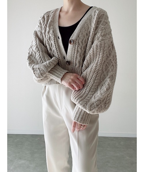 Yucca（ユッカ）の「ケーブルショート丈カーディガン（MEKKE　低身長向け）（カーディガン/ボレロ・レディース・サックスブルー/ピンク/ベージュ・FREE）」の7枚目の写真