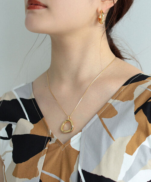 Ray BEAMS(レイビームス)の「RBS / ニュアンス サークル ネックレス(ネックレス・レディース・ゴールド・ONE SIZE)」の2枚目の写真