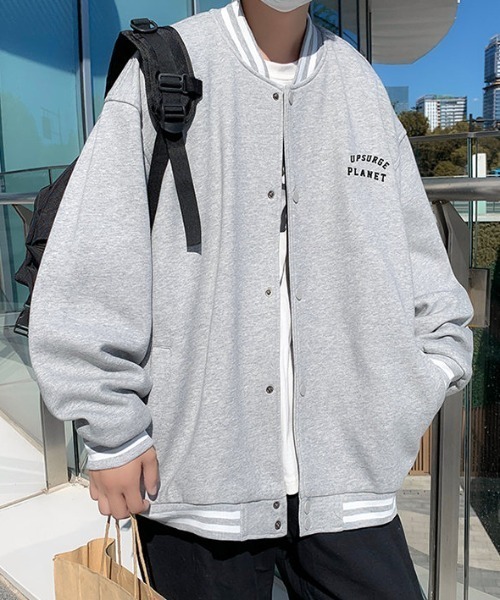 MGV(エムジーヴィー)の「カレッジロゴオーバーサイズスタジャン(スタジャン・メンズ・グレー/ネイビー・MEDIUM/LARGE/X-LARGE)」の9枚目の写真