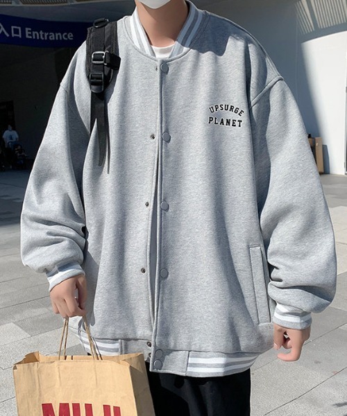 MGV(エムジーヴィー)の「カレッジロゴオーバーサイズスタジャン(スタジャン・メンズ・グレー/ネイビー・MEDIUM/LARGE/X-LARGE)」の16枚目の写真