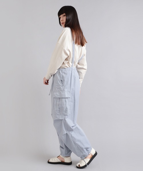 RNA-N(アールエヌエーエヌ)の「R4063 サスペンダーパラシュートパンツ(カーゴパンツ・レディース・ネイビー/グレイッシュブルー/サンドベージュ・MEDIUM)」の11枚目の写真
