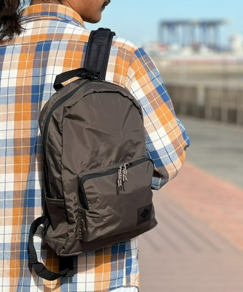 Columbia（コロンビア）の「【Columbia】GREAT SMOKY GARDEN DAYPACK S（バックパック/リュック・メンズ・ブラック/ライトベージュ/ブラウン・FREE）」の2枚目の写真