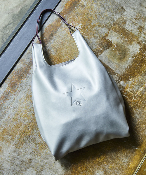 CONVERSE TOKYO（コンバーストウキョウ）の「エコレザー 2WAY ショッピングバッグ（トートバッグ・レディース・シルバー/ブラック/ベージュ・FREE）」の3枚目の写真