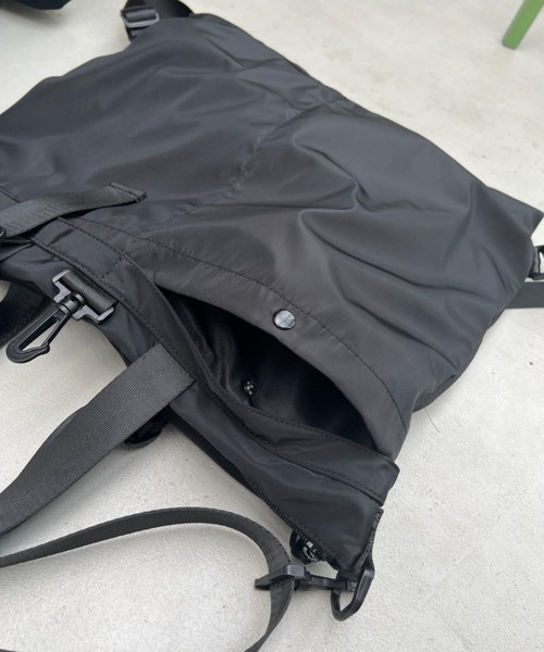 y/m by れぽすけ（イムバイレポスケ）の「ヘルメットBAG（ショルダーバッグ・メンズ・ブラック・FREE）」の6枚目の写真