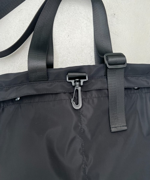 y/m by れぽすけ（イムバイレポスケ）の「ヘルメットBAG（ショルダーバッグ・メンズ・ブラック・FREE）」の2枚目の写真