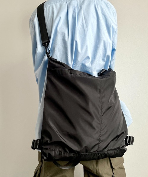 y/m by れぽすけ（イムバイレポスケ）の「ヘルメットBAG（ショルダーバッグ・メンズ・ブラック・FREE）」の8枚目の写真