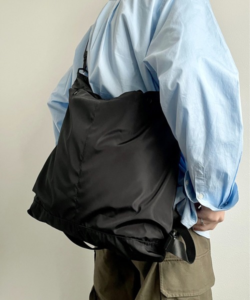 y/m by れぽすけ（イムバイレポスケ）の「ヘルメットBAG（ショルダーバッグ・メンズ・ブラック・FREE）」の13枚目の写真