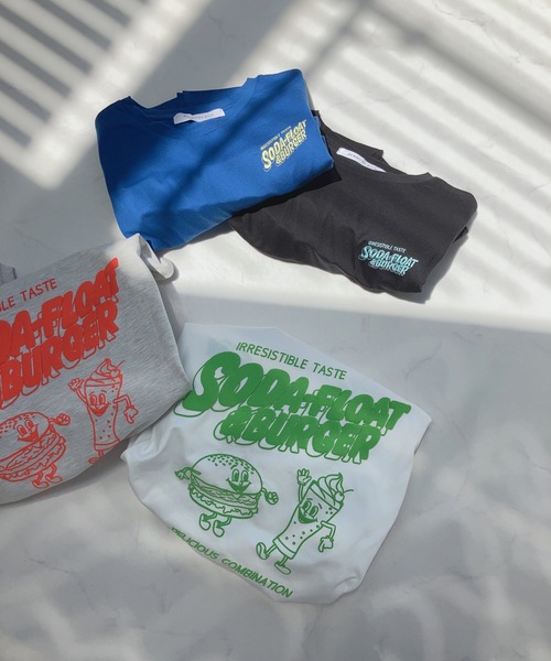 AS KNOW AS plus（アズノゥアズプラス）の「〇ジャンクフード 発泡プリントTシャツ（Tシャツ/カットソー・レディース・オフホワイト/ライトイエロー/オートミール/ブルー/ホワイト系2/ブラック系2/ブルー系2/アイボリー系2/ホワイト系3/ライトピンク/アイボリー系3/ブラック系3/ブルー系4/アイボリー系4/ブラック系4/ホワイト系4/ブラック系5/ブルー系6/アイボリー系6/ブラック系6/ホワイト系6/アイボリー系7/ブラック系7/パープル系7/アイボリー系8/ホワイト系8/ブルー系8/ブラック系8・FREE）」の3枚目の写真