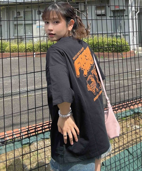 AS KNOW AS plus(アズノゥアズプラス)の「〇ジャンクフード 発泡プリントTシャツ(Tシャツ/カットソー・レディース・オフホワイト/ライトイエロー/オートミール/ブルー/ホワイト系2/ブラック系2/ブルー系2/アイボリー系2/ホワイト系3/ライトピンク/アイボリー系3/ブラック系3/ブルー系4/アイボリー系4/ブラック系4/ホワイト系4/ブラック系5/ブルー系6/アイボリー系6/ブラック系6/ホワイト系6/アイボリー系7/ブラック系7/パープル系7/アイボリー系8/ホワイト系8/ブルー系8/ブラック系8/ブラック系9/アイボリー系9/パープル系9/ホワイト系9・FREE)」の15枚目の写真