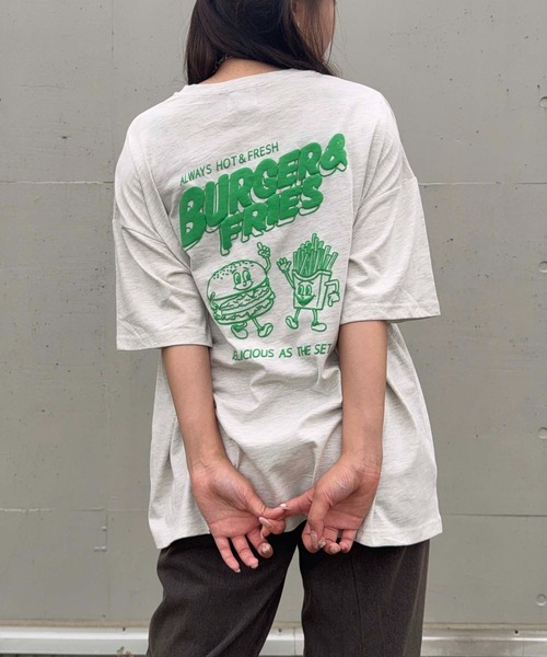 AS KNOW AS plus（アズノゥアズプラス）の「〇ジャンクフード 発泡プリントTシャツ（Tシャツ/カットソー・レディース・オフホワイト/ライトイエロー/オートミール/ブルー/ホワイト系2/ブラック系2/ブルー系2/アイボリー系2/ホワイト系3/ライトピンク/アイボリー系3/ブラック系3/ブルー系4/アイボリー系4/ブラック系4/ホワイト系4/ブラック系5/ブルー系6/アイボリー系6/ブラック系6/ホワイト系6/アイボリー系7/ブラック系7/パープル系7/アイボリー系8/ホワイト系8/ブルー系8/ブラック系8・FREE）」の19枚目の写真