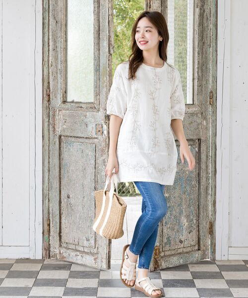 rps（アールピーエス）の「リーフ刺繍７分袖チュニック（チュニック・レディース・アイボリー/チャコールグレー/オフホワイト・フリー）」の4枚目の写真