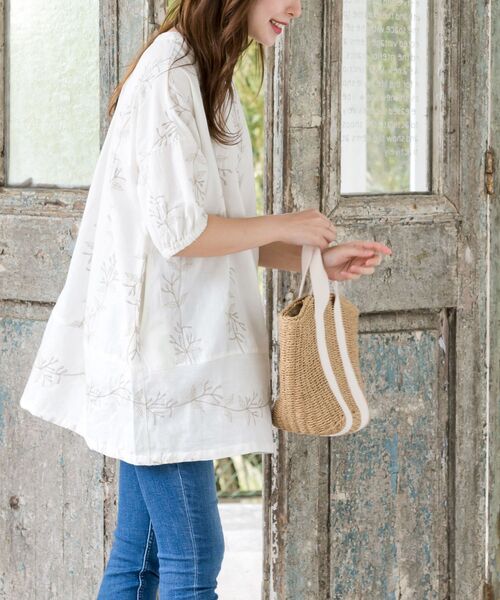 rps（アールピーエス）の「リーフ刺繍７分袖チュニック（チュニック・レディース・アイボリー/チャコールグレー/オフホワイト・フリー）」の5枚目の写真