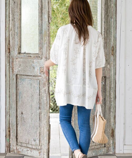 rps（アールピーエス）の「リーフ刺繍７分袖チュニック（チュニック・レディース・アイボリー/チャコールグレー/オフホワイト・フリー）」の6枚目の写真