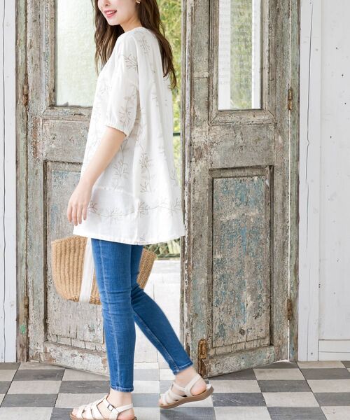 rps（アールピーエス）の「リーフ刺繍７分袖チュニック（チュニック・レディース・アイボリー/チャコールグレー/オフホワイト・フリー）」の7枚目の写真