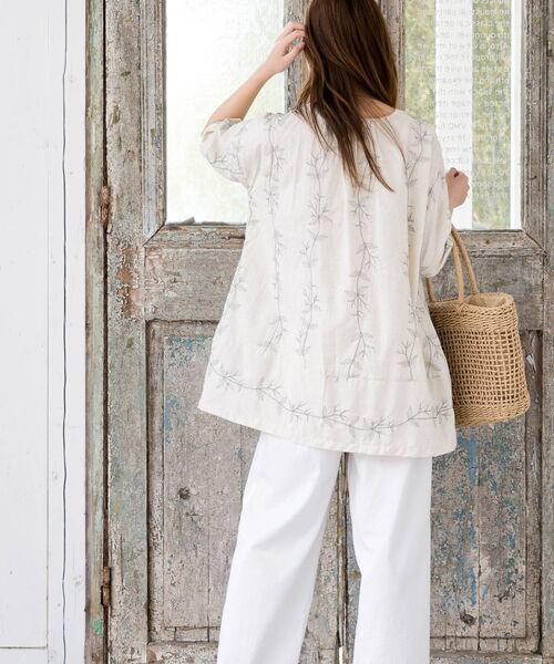 rps（アールピーエス）の「リーフ刺繍７分袖チュニック（チュニック・レディース・アイボリー/チャコールグレー/オフホワイト・フリー）」の14枚目の写真