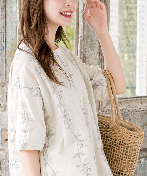 rps（アールピーエス）の「リーフ刺繍７分袖チュニック（チュニック・レディース・アイボリー/チャコールグレー/オフホワイト・フリー）」の17枚目の写真