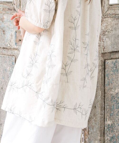 rps（アールピーエス）の「リーフ刺繍７分袖チュニック（チュニック・レディース・アイボリー/チャコールグレー/オフホワイト・フリー）」の19枚目の写真