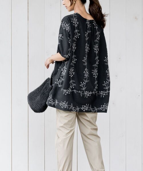 rps（アールピーエス）の「リーフ刺繍７分袖チュニック（チュニック・レディース・アイボリー/チャコールグレー/オフホワイト・フリー）」の22枚目の写真