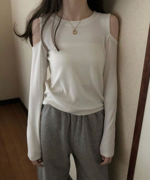 ANOTHER S(アナザーエス)の「オフショルダーカットソー(Tシャツ/カットソー・レディース・ホワイト/ブラック/グレー/ピンク・FREE)」の6枚目の写真