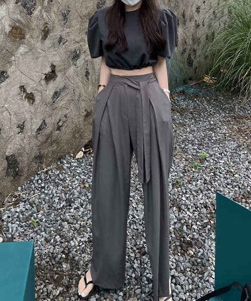 FREE STYLISTS(フリー スタイリスト)の「YUGA_YGMC ハイウエスト アシンメトリータック ワイドレングスパンツ(その他パンツ・レディース・ブラック/グレー/ベージュ・S/M/L)」の6枚目の写真