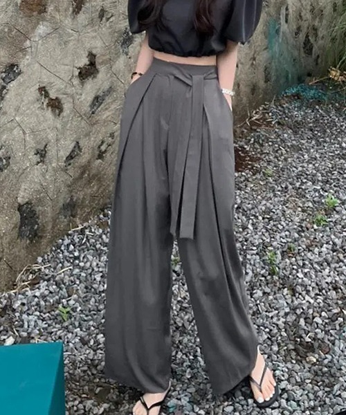 FREE STYLISTS(フリー スタイリスト)の「YUGA_YGMC ハイウエスト アシンメトリータック ワイドレングスパンツ(その他パンツ・レディース・ブラック/グレー/ベージュ・S/M/L)」の9枚目の写真