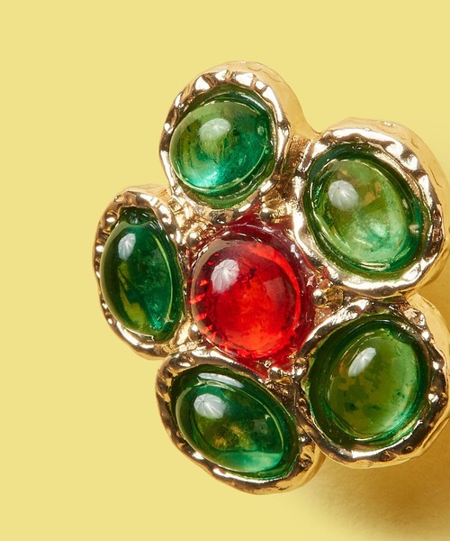 FOREVER 21（フォーエバー トゥエンティーワン）の「フラワーモチーフイヤリング（イヤリング・レディース・グリーン・FREE）」の3枚目の写真