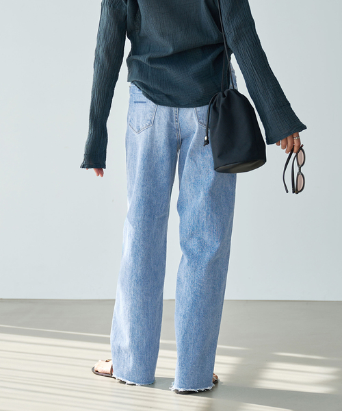 IENA(イエナ)の「《追加》【YANUK/ヤヌーク】LILITH カットオフデニム(デニムパンツ・レディース・ブルー・22/23/24/25/26)」の10枚目の写真