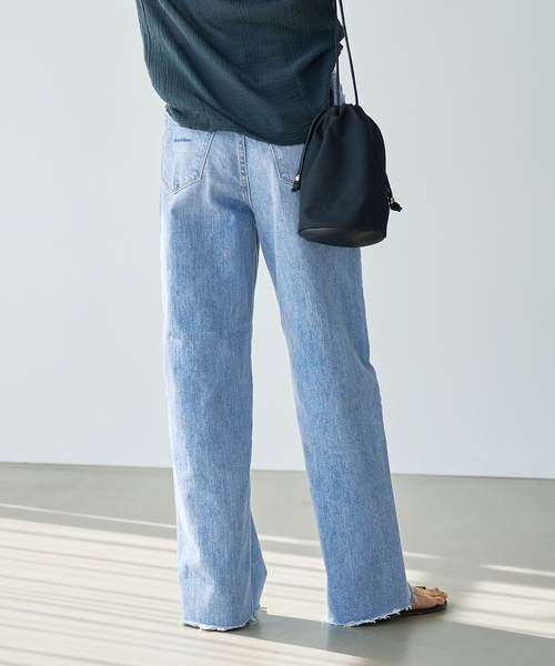 IENA(イエナ)の「《追加》【YANUK/ヤヌーク】LILITH カットオフデニム(デニムパンツ・レディース・ブルー・22/23/24/25/26)」の11枚目の写真