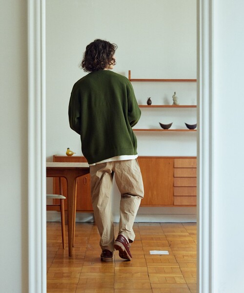 TOWNCRAFT（タウンクラフト）の「TOWN CRAFT/タウンクラフト 別注 リラックスフィット ワンポイントロゴ ニットカーディガン/カーディガン/アクリルニット（カーディガン/ボレロ・メンズ・ダークグリーン/ベージュ/ブラック/オリーブ/イエロー・SMALL/MEDIUM/LARGE）」の6枚目の写真