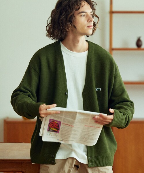 TOWNCRAFT（タウンクラフト）の「TOWN CRAFT/タウンクラフト 別注 リラックスフィット ワンポイントロゴ ニットカーディガン/カーディガン/アクリルニット（カーディガン/ボレロ・メンズ・ダークグリーン/ベージュ/ブラック/オリーブ/イエロー・SMALL/MEDIUM/LARGE）」の8枚目の写真